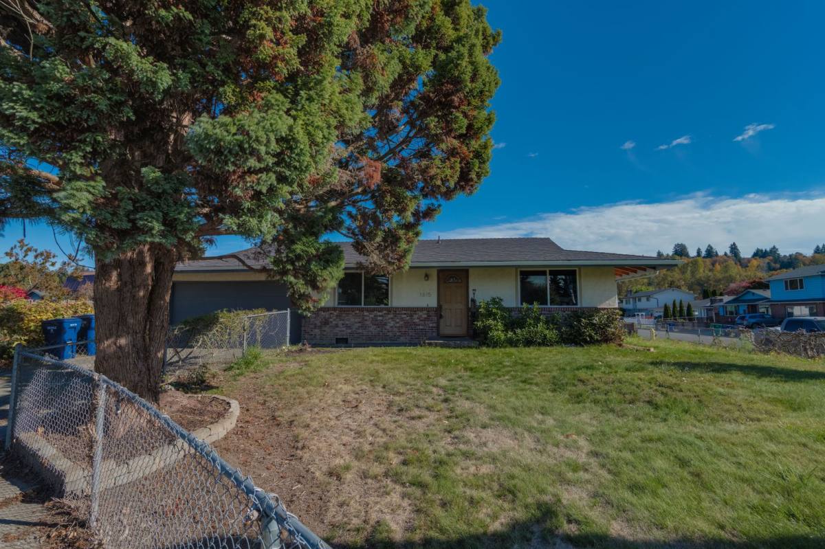 House for rent at 1615 19th Dr NE, Auburn, WA 98002
