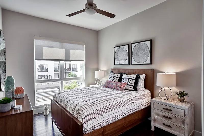 1011 S Pearl Expressway #B1, Dallas, TX 75201 - Apartment for Rent - Image 2