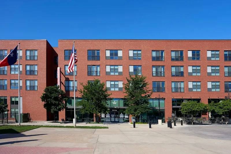 1011 S Pearl Expressway #B1, Dallas, TX 75201 - Apartment for Rent - Image 5