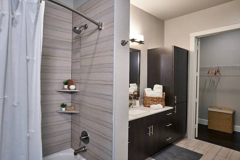 1011 S Pearl Expressway #B1, Dallas, TX 75201 - Apartment for Rent - Image 3