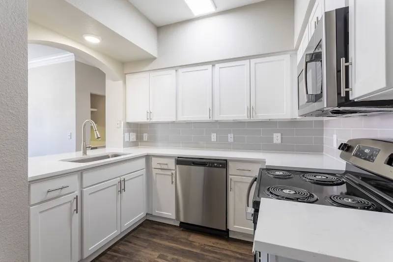 320 Jackson Hill St, Houston, TX 77007 - Apartment for Rent - Image 8