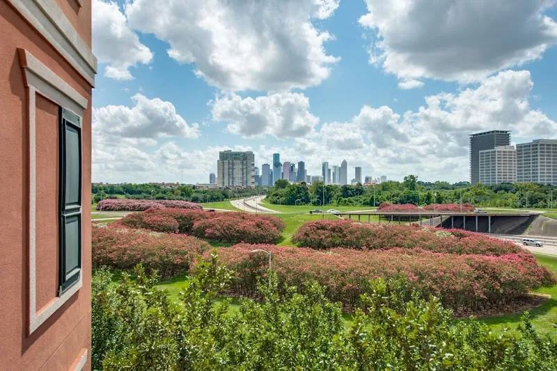 320 Jackson Hill St, Houston, TX 77007 - Apartment for Rent - Image 7