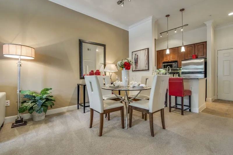 320 Jackson Hill St, Houston, TX 77007 - Apartment for Rent - Image 4