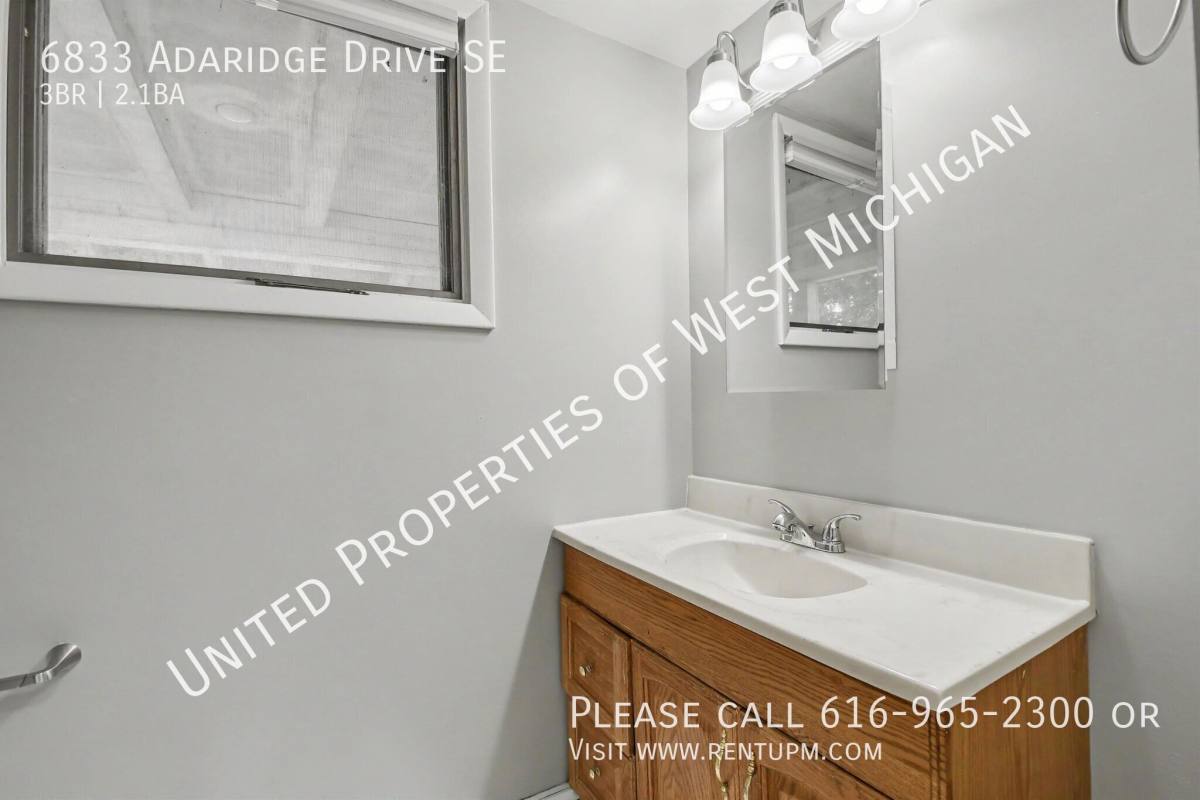 6833 Adaridge Dr SE, Ada, MI 49301 - House for Rent - Image 7