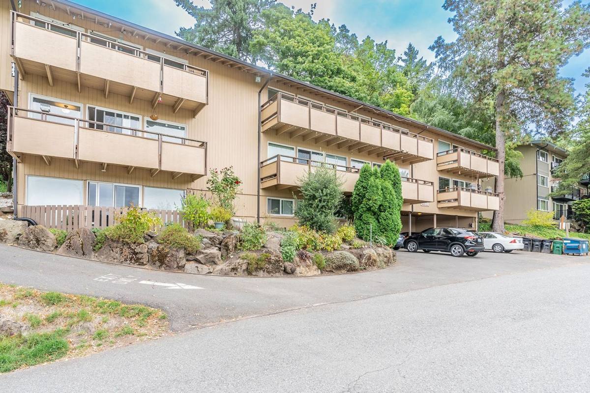Apartment for rent at Mercer Park, 3021 81st Place SE, Mercer Island, WA 98040