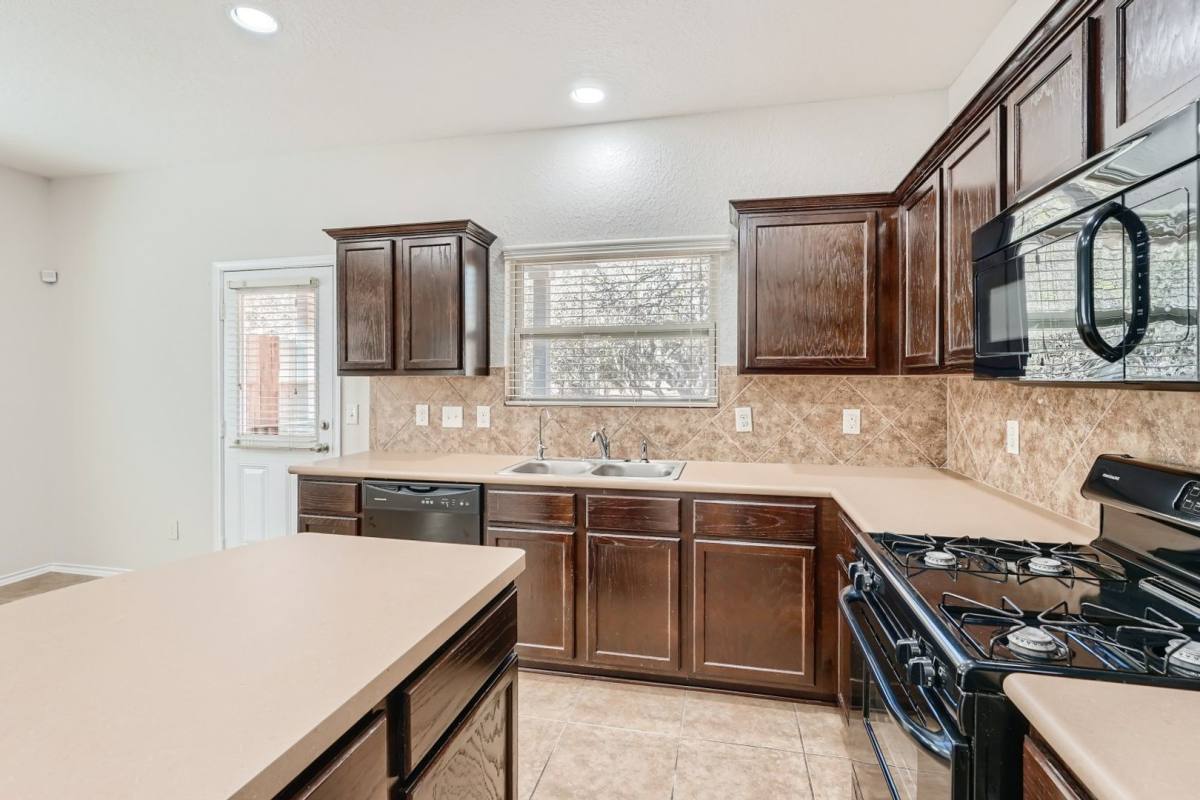 427 Unicorn Ranch, San Antonio, TX 78245 - House for Rent - Image 10