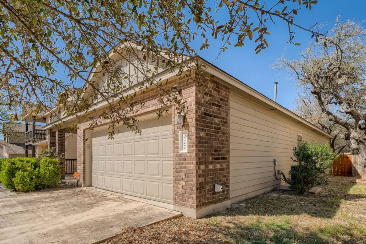 427 Unicorn Ranch, San Antonio, TX 78245 - House for Rent - Image 2