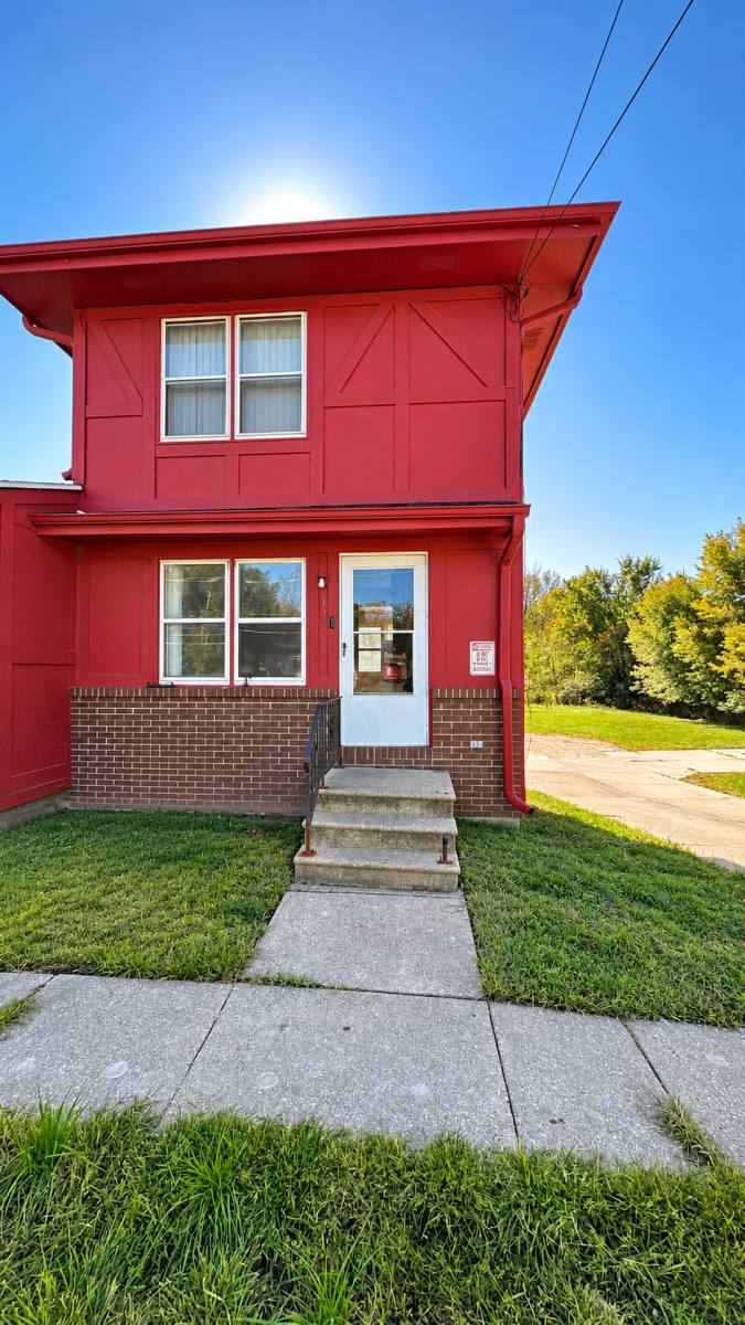 715 E McKinley Ave, Des Moines, IA 50315 - House for Rent - Image 2