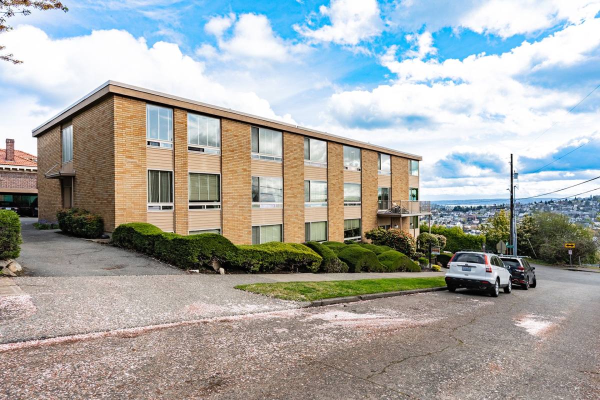 Apartment for rent at Lake Terrace, 512 Newton St, Seattle, WA 98109