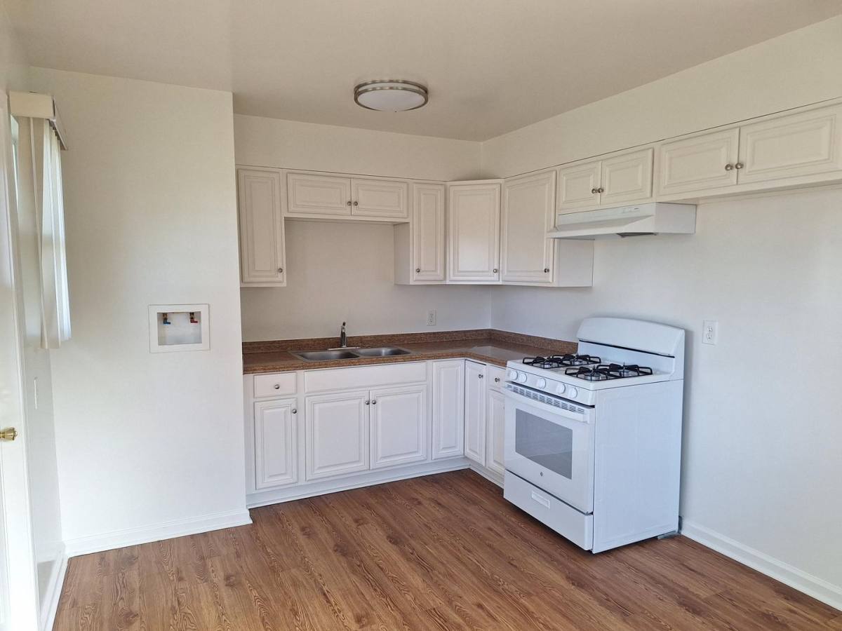 4888 Clairemont Dr, San Diego, CA 92117 - Townhouse for Rent - Image 6