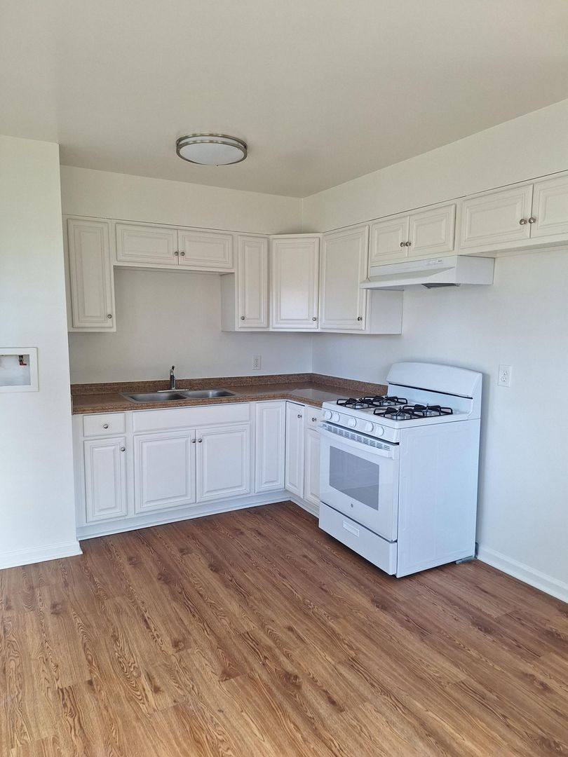 4888 Clairemont Dr, San Diego, CA 92117 - Townhouse for Rent - Image 1