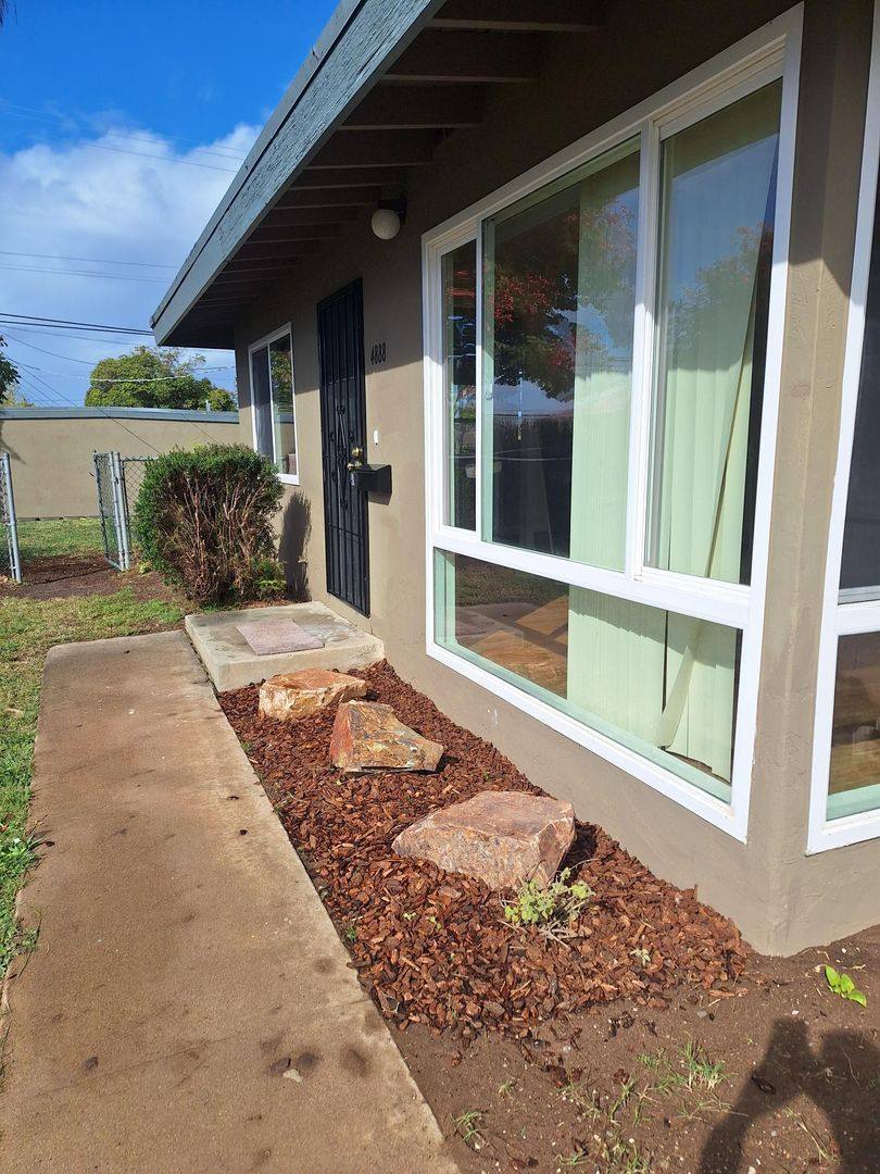 4888 Clairemont Dr, San Diego, CA 92117 - Townhouse for Rent - Image 2
