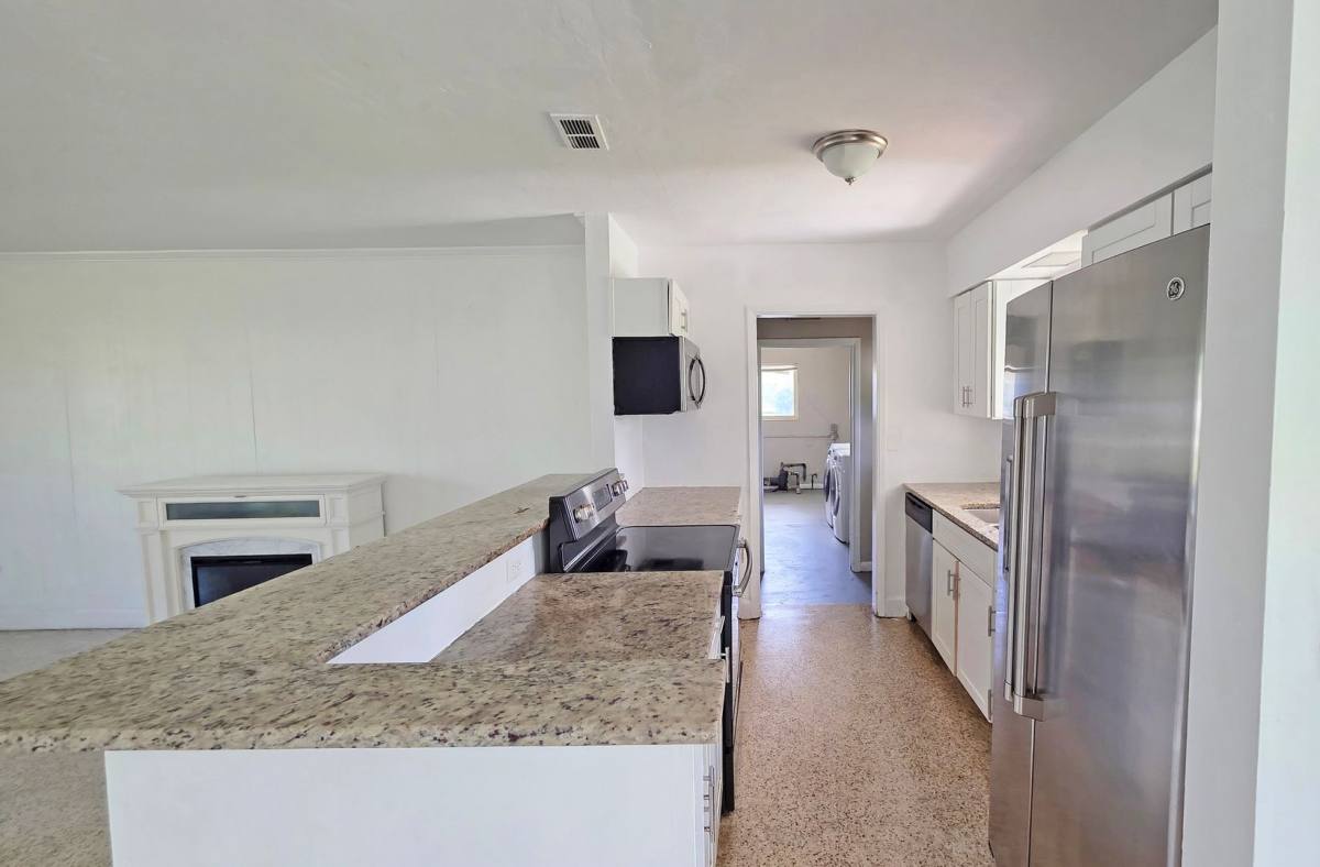 714 Magellan Dr, Sarasota, FL 34243 - House for Rent - Image 6