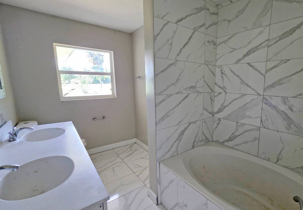 714 Magellan Dr, Sarasota, FL 34243 - House for Rent - Image 10