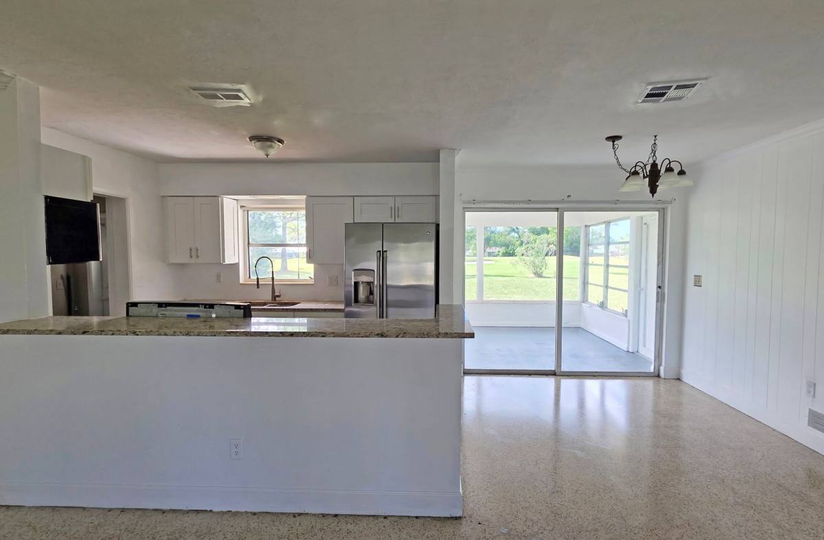 714 Magellan Dr, Sarasota, FL 34243 - House for Rent - Image 5