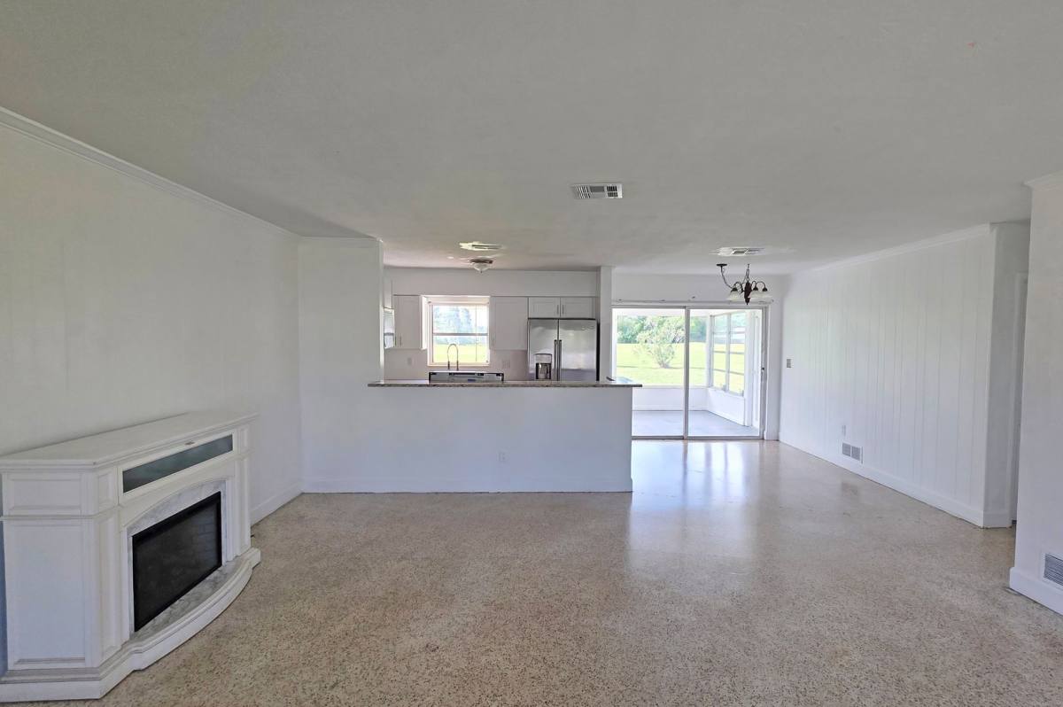 714 Magellan Dr, Sarasota, FL 34243 - House for Rent - Image 4