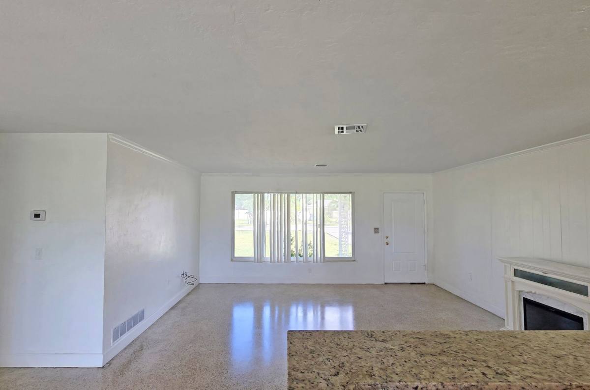 714 Magellan Dr, Sarasota, FL 34243 - House for Rent - Image 8