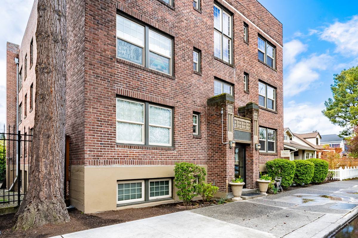 Loch Kelden, 1809 41st Ave E, Seattle, WA 98112 - Apartment for Rent - Image 4