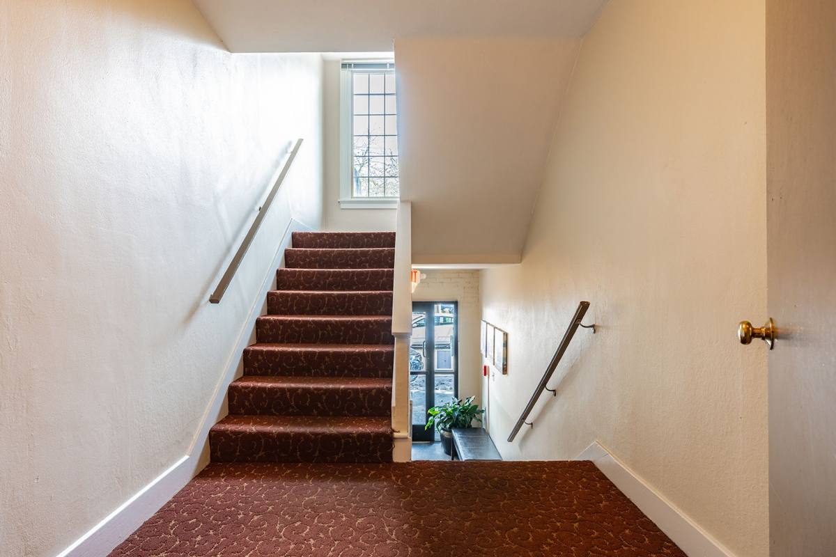 Loch Kelden, 1809 41st Ave E, Seattle, WA 98112 - Apartment for Rent - Image 9