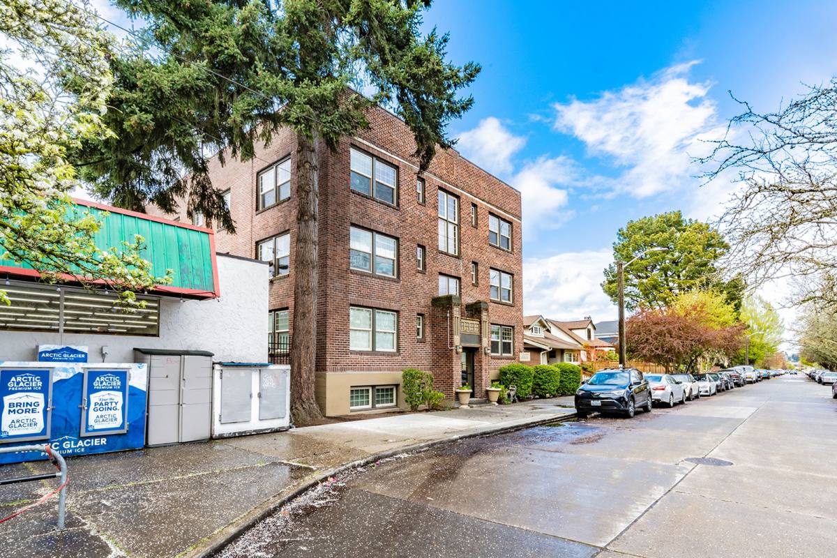 Loch Kelden, 1809 41st Ave E, Seattle, WA 98112 - Apartment for Rent