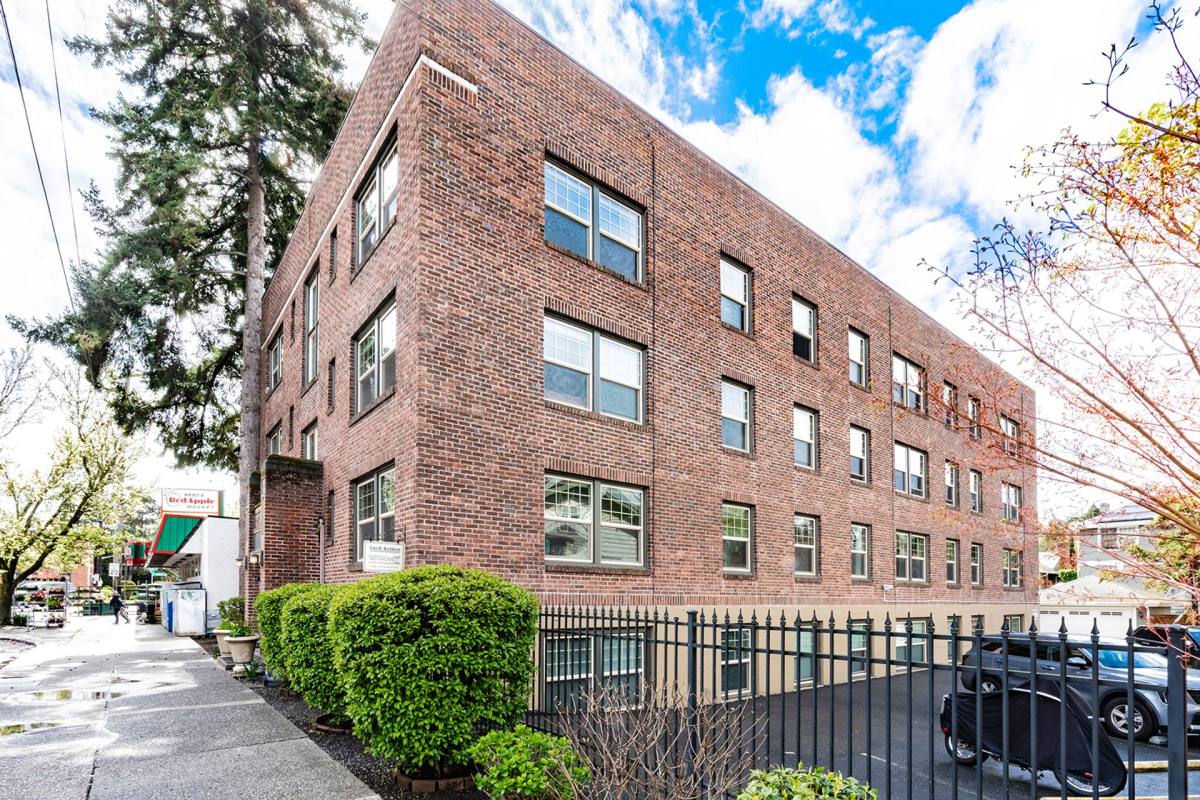 Loch Kelden, 1809 41st Ave E, Seattle, WA 98112 - Apartment for Rent - Image 6