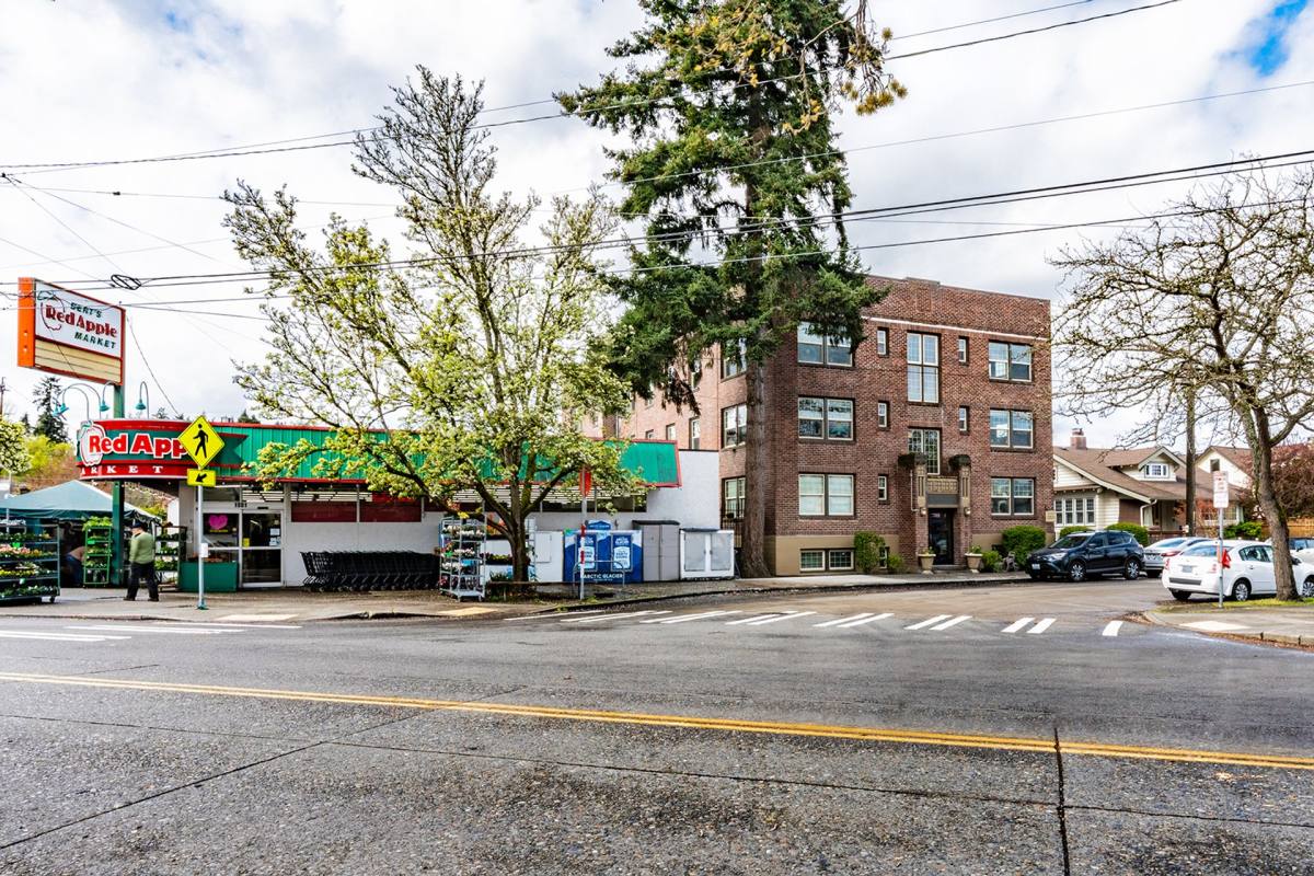 Loch Kelden, 1809 41st Ave E, Seattle, WA 98112 - Apartment for Rent - Image 7