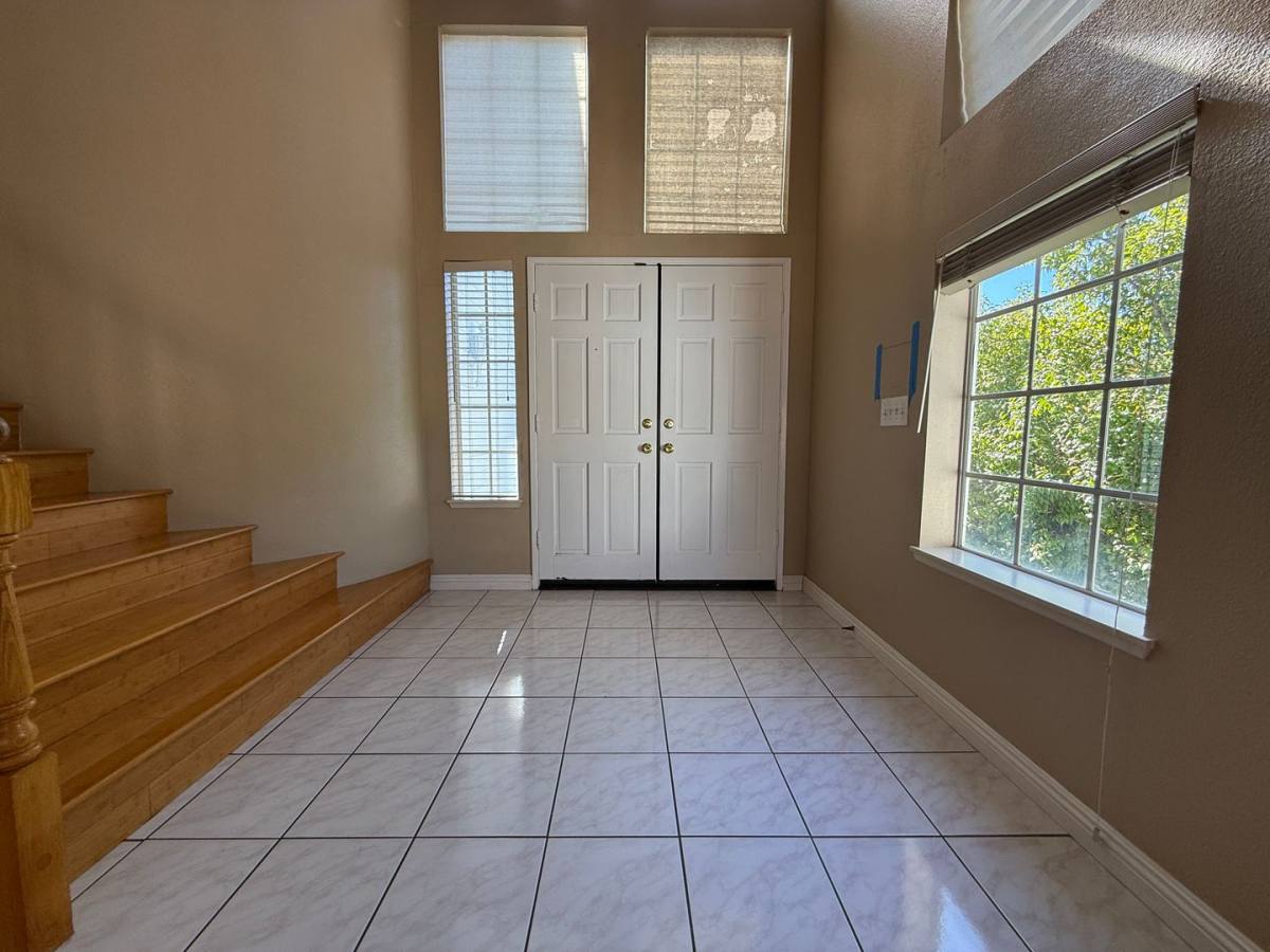 10938 Corte Playa Barcelona, San Diego, CA 92124 - House for Rent - Image 3