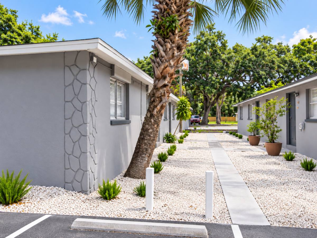 919 34th Ave W #1A, Bradenton, FL 34205 - Apartment for Rent - Image 2