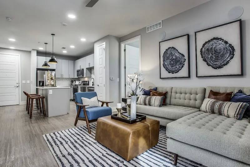 1120 Shady Lane, Austin, TX 78721 - Apartment for Rent - Image 4