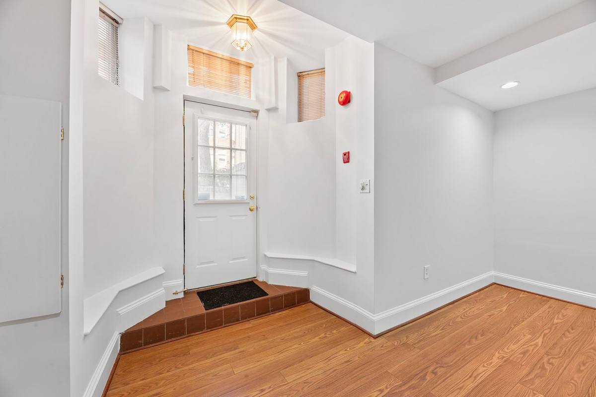 2018 R St NW, Washington, DC 20009 - Apartment for Rent - Image 2