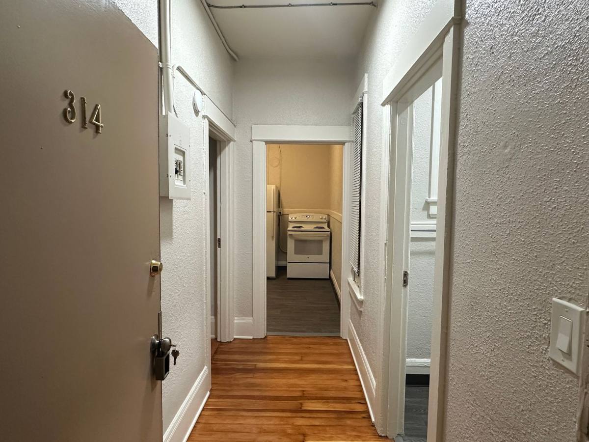 Mitchell, 629 SE Morrison St, Portland, OR 97214 - Apartment for Rent - Image 5