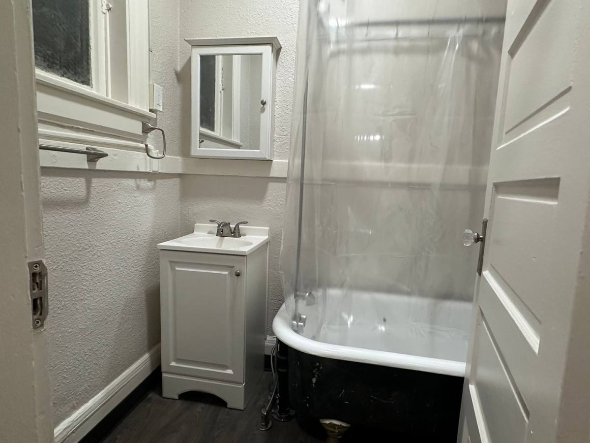 Mitchell, 629 SE Morrison St, Portland, OR 97214 - Apartment for Rent - Image 2