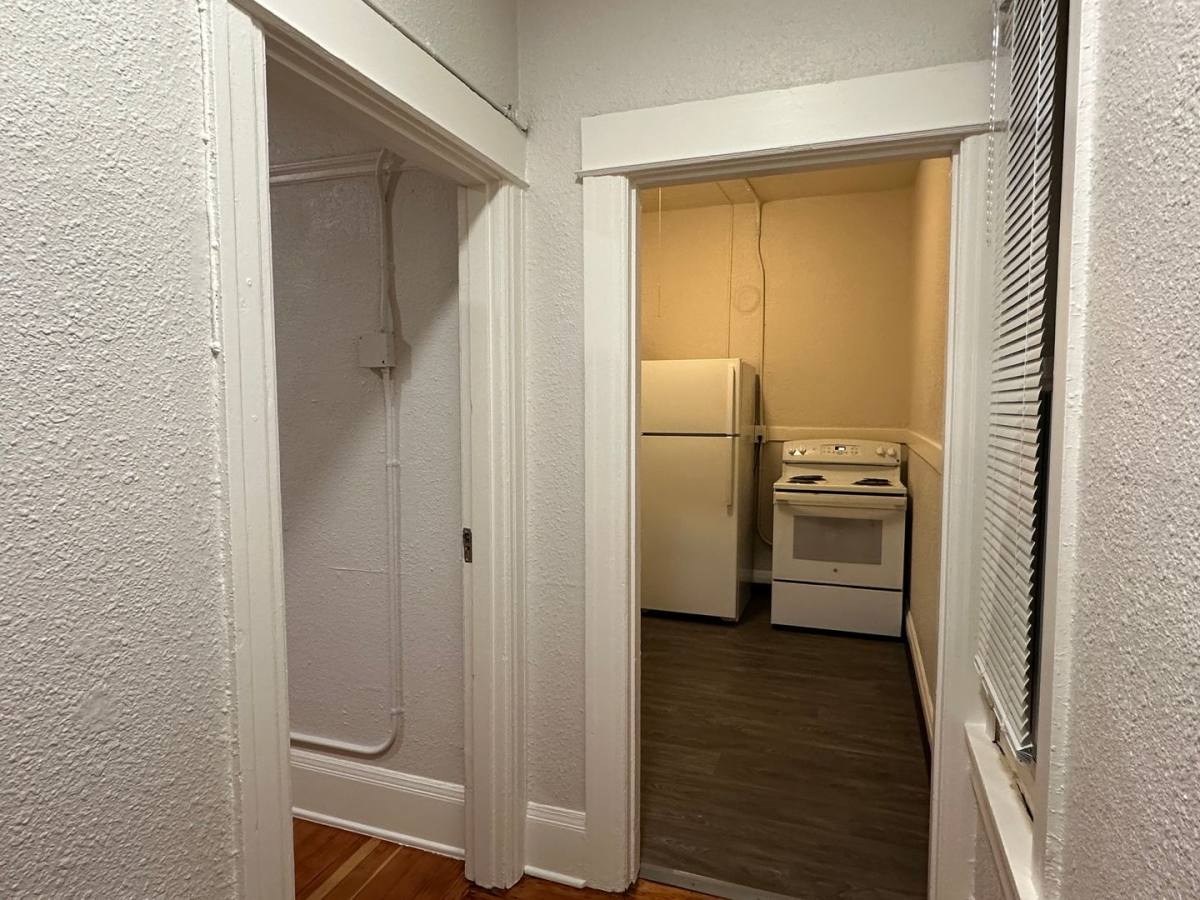 Mitchell, 629 SE Morrison St, Portland, OR 97214 - Apartment for Rent - Image 3