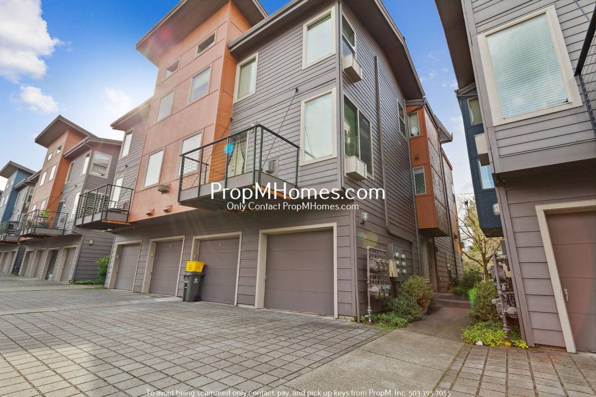 8020 N Burlington Ave #9-6, Portland, OR 97203 - Townhouse for Rent - Image 1
