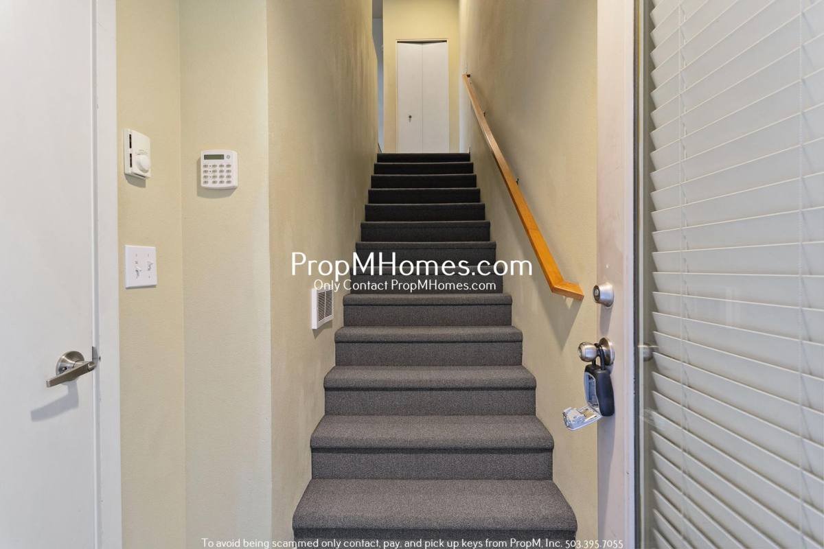 8020 N Burlington Ave #9-6, Portland, OR 97203 - Townhouse for Rent - Image 3