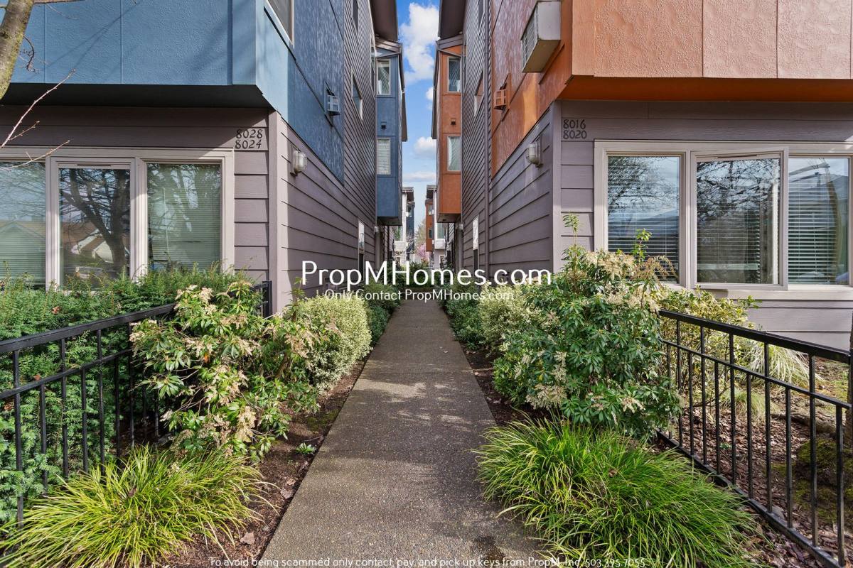 8020 N Burlington Ave #9-6, Portland, OR 97203 - Townhouse for Rent - Image 2
