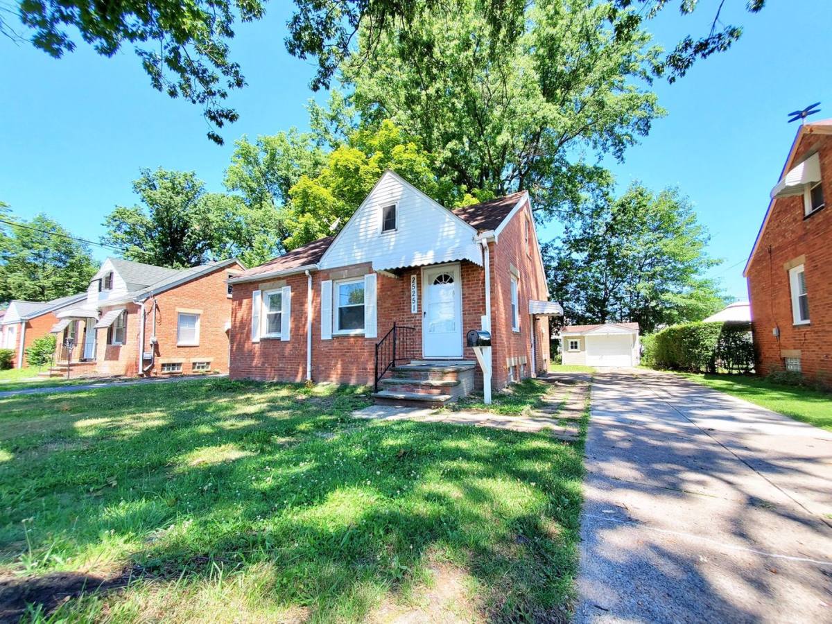 25251 Shoreview Ave, Euclid, OH 44132 - House for Rent - Image 1