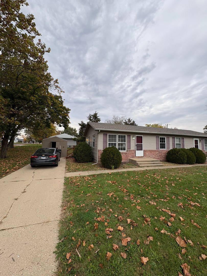 Manager Icon Ash 213 W Ash St in Dunlap, IL | 2 Beds 1 Bath 654 sqft House for Rent ...