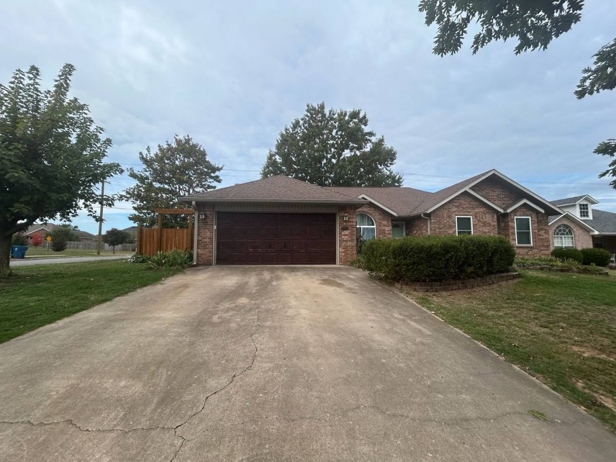 2012 SW Spruce Rd, Bentonville, AR 72713 - House for Rent