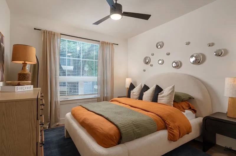 5211 E 7th St, Austin, TX 78702 - Apartment for Rent - Image 2