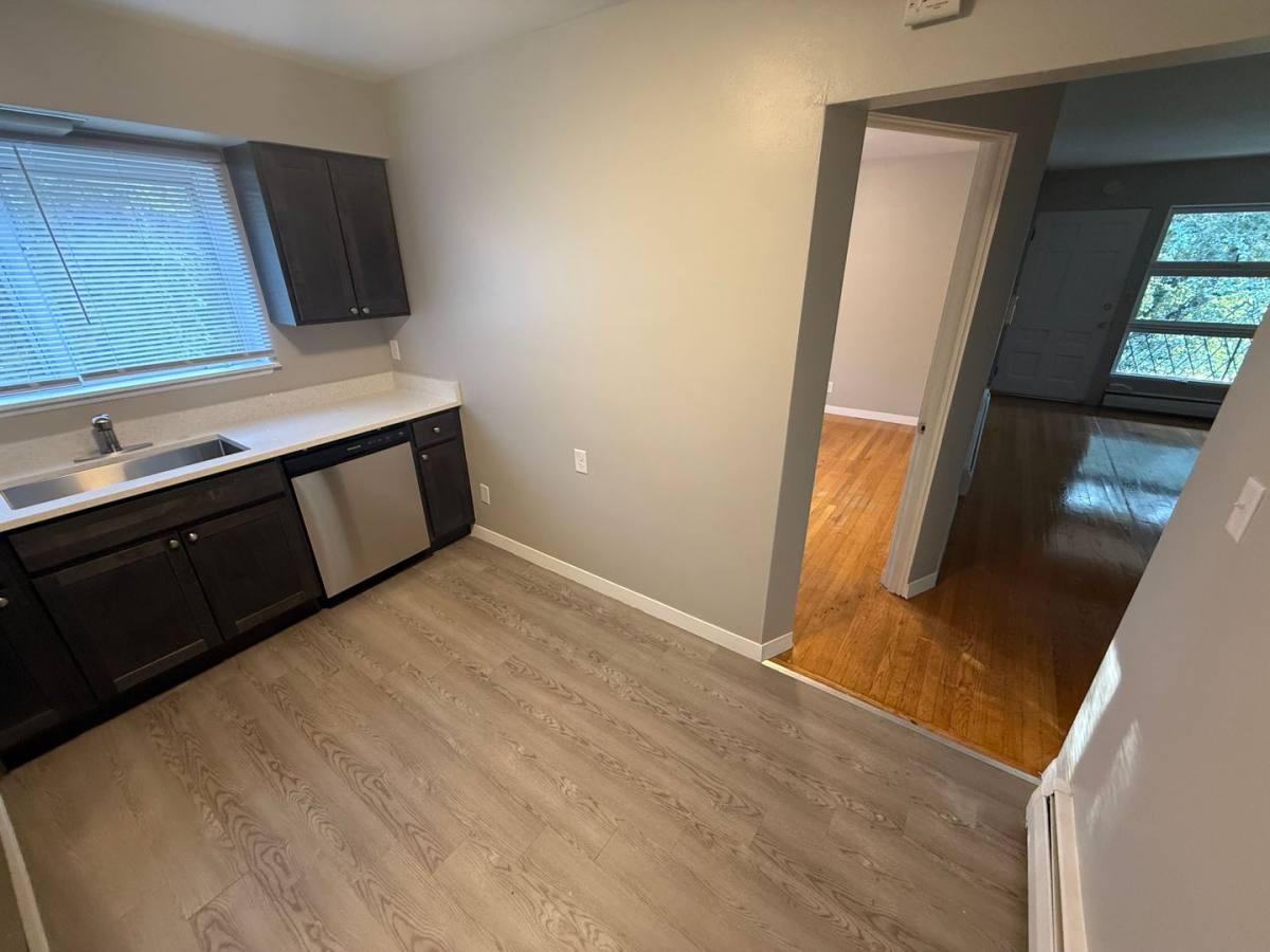1160 E Singer Circle, Milwaukee, WI 53212 - Apartment for Rent - Image 8