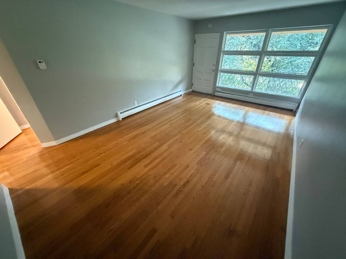 1160 E Singer Circle, Milwaukee, WI 53212 - Apartment for Rent - Image 2