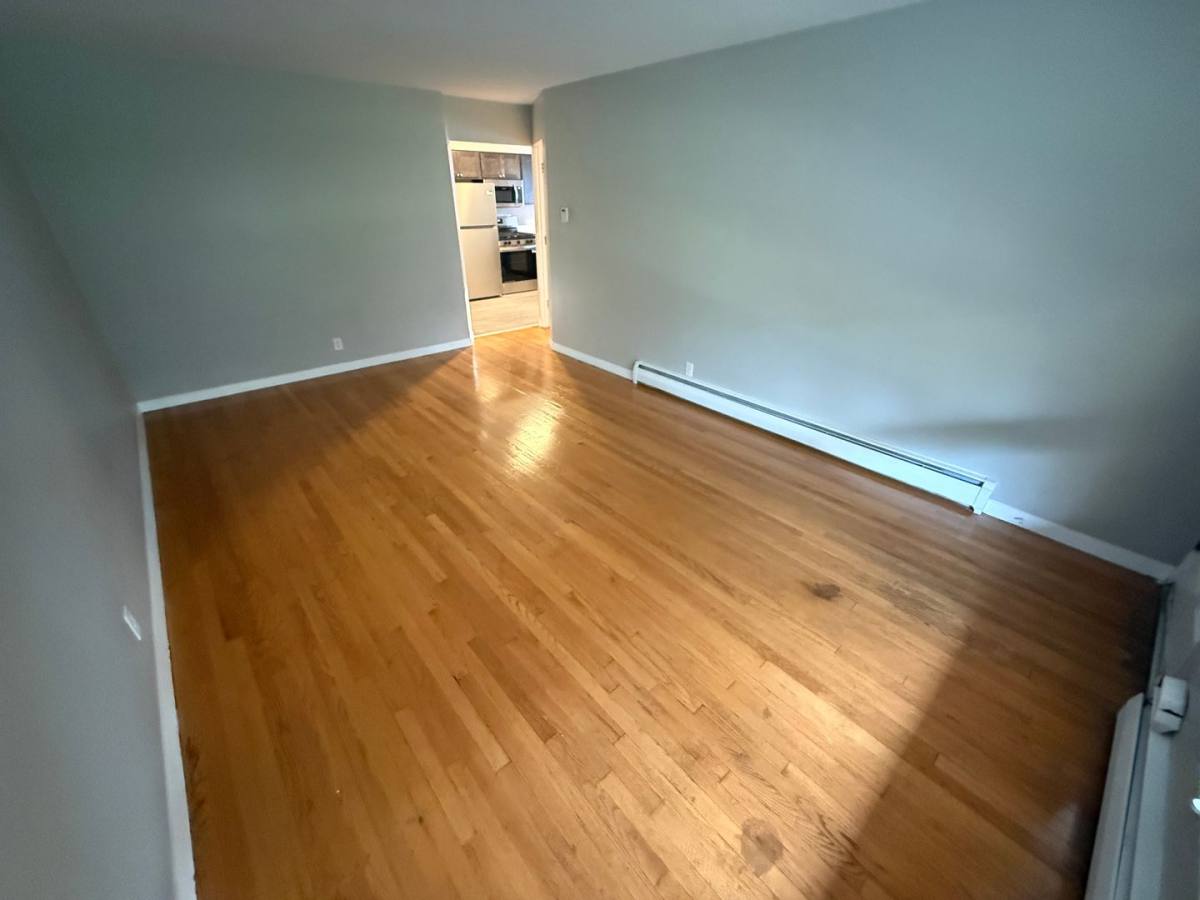 1160 E Singer Circle, Milwaukee, WI 53212 - Apartment for Rent - Image 3