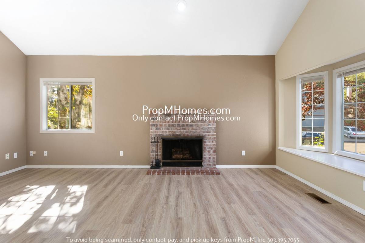 15770 SW 82nd Ave, Portland, OR 97224 - House for Rent - Image 2