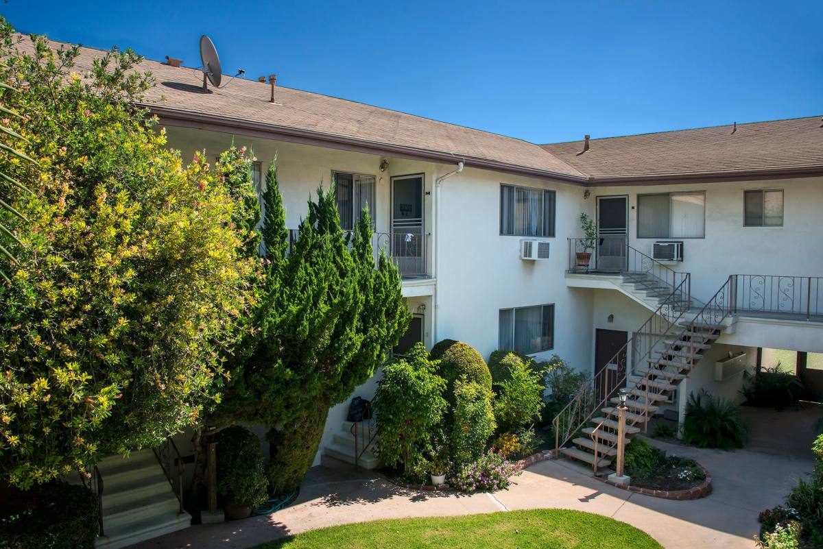 631 E Verdugo Ave, Burbank, CA 91501 - Apartment for Rent - Image 2