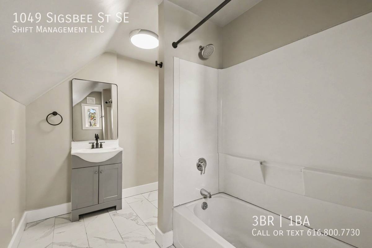 1049 Sigsbee St SE, Grand Rapids, MI 49506 - House for Rent - Image 7