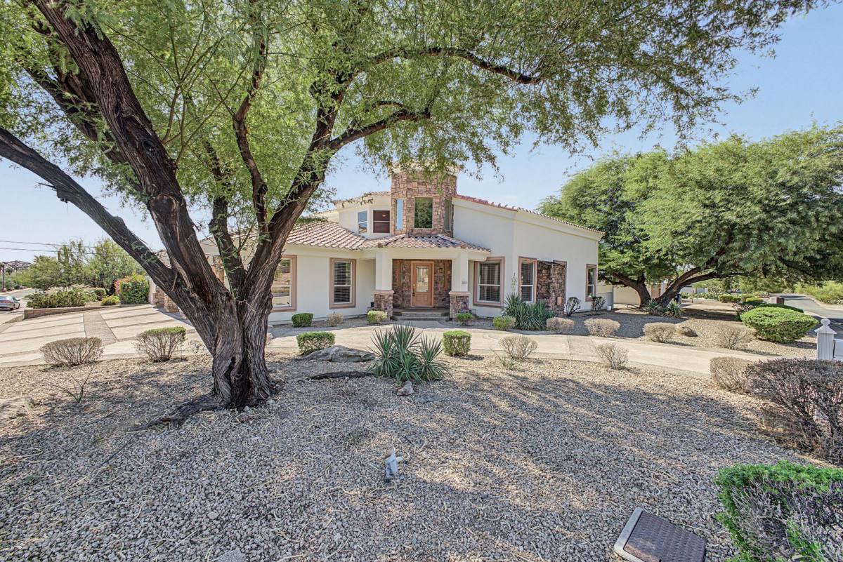 House for rent at 1549 E Las Palmaritas Dr, Phoenix, AZ 85020