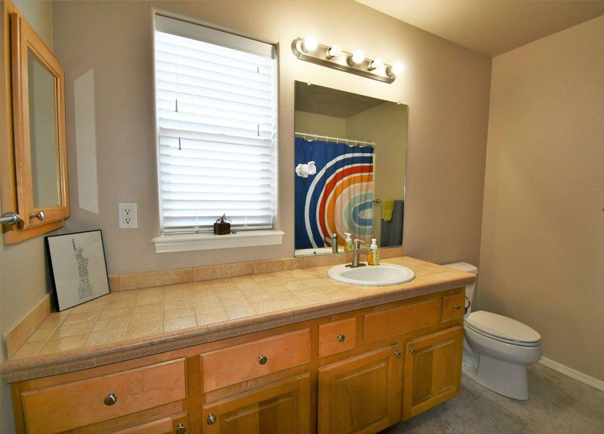 652 SE Gleneden Place, Bend, OR 97702 - House for Rent - Image 8