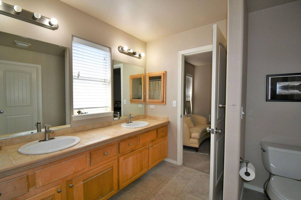 652 SE Gleneden Place, Bend, OR 97702 - House for Rent - Image 3