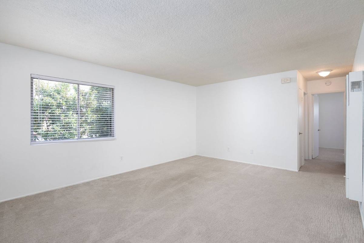 4548 - 4554 Bond St, San Diego, CA 92109 - Apartment for Rent - Image 2